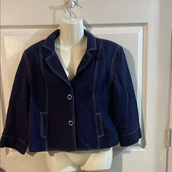 Elegant Navy Women's Blazer with Contrast Stitching - Picture 2 of 9